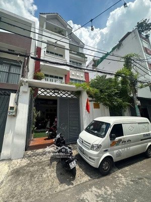 tôi cần bán nhà 81,4m2 đ. hoàng diệu p.12 quận 4. gần chợ xóm chiếu, đang cho thuê 18tr/th