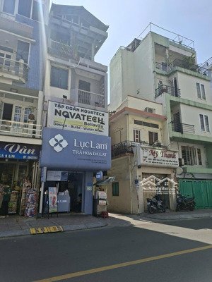 nhà chính chủ mt huỳnh văn bánh ngang 4m trệt 3 lầu khá mới