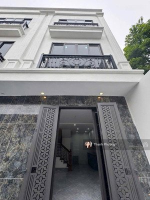 rẻ nhất kv phụng châu, nhà xây mới 3 tầng 33m2. giá chỉ 2.85 tỷ. gần trục đường ql6. lh 