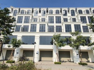 cần bán liền kề đường 12m khu anh quốc dự án hinode royal park. dt 95m2 giá 16,5 tỷ. lh: 