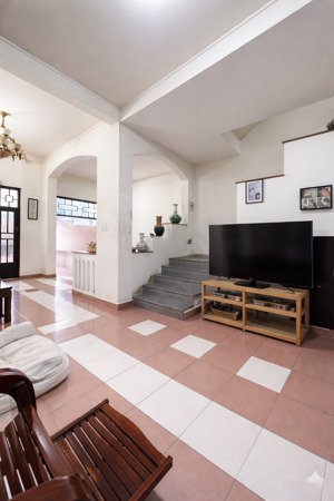 nhà 2 mặt hẻm gần bàu cát, 6 tầng, dt 57m, xe tải tránh