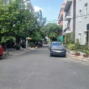 11 tỷ 500 thương lượng, nhà 4 tầng mặt tiền khu dân cư, diện tích : ngan 4,5 mét - dài 18 mét.