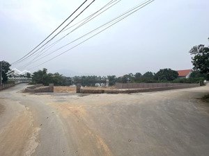 bán 1749,5m2 đất nghỉ dưỡng sẵn sổ công chứng. đất hai mặt tiền. một mặt bám hồ 2ha, chân chạm nước