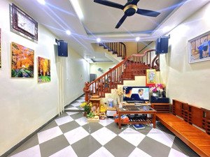 bán gấp! phố xuân thủy, hiếm có, 36m2*5t, dân xây chắc chắn, ở luôn, 10m ra phố, hàng xóm cán bộ