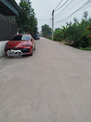 nhỉnh 4 tỷ lô góc 46m2 đất tam hưng ô tô đỗ cổng,sát vách vinolimpic, gần chợ, trường học các cấp.