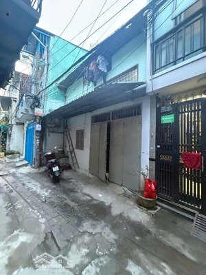 cần bán gấp nhà đường lạc long quân phường bảy hiền