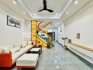 lên sóng siêu phẩm phú nhuận khu vip phan xích long. nhà nở hậu khủng 6.8m, 4 tầng btct chỉ 8.99 tỷ