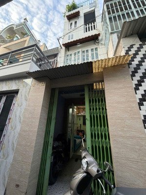 nhỉnh 3 tỷ có ngay nhà 4 tầng hẻm 3m vi vu