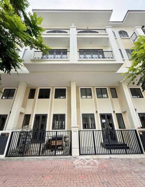 kế bên quận 1 - nhà 5 tầng kdc phân lô - ngay đường nguyễn văn linh - nhỉnh 9t