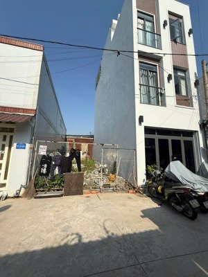 5,8 tỷ hiếm. đông nam kdc hồng long, hiệp bình phước đối diện vạn phúc 60m² (4.25 14)