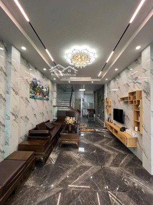 tin hot! chủ bán gấp nhà cự quán 91m ô tô vào nhà giá chỉ nhỉnh 7 tỷ ( cần gấp cho con du học)