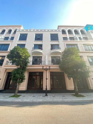 chính chủ cần tiền bán gấp liền kề hải âu 65m2 vị trí đẹp giá 9 tỷ, vinhome ocean park 2