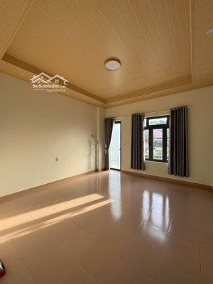 cho thuê nhà nguyên căn 2 mặt tiền . phường 3 - đà lạt . uyên 