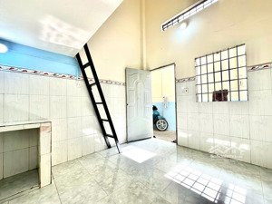 cho thuê phòng trọ gác cao, cực thoáng đường nguyễn trãi (dĩ an ) - kế bên chợ xóm nghèo