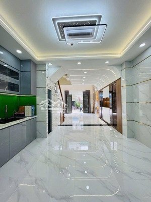 nhà đẹp lung linh vào ở ngay, gần siêu thị nhật, tiện ích đầy đủ , hẻm lớn, xe hơi ngủ trong nhà