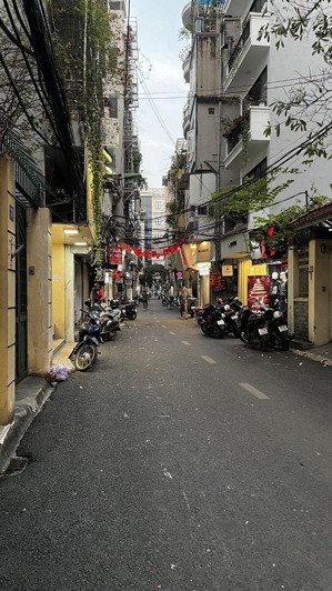 cần bán nhà lê trọng tấn khu phân lô quân đội ô tô tránh ôtô vào nhà dt 138m xây chdv quá ngon