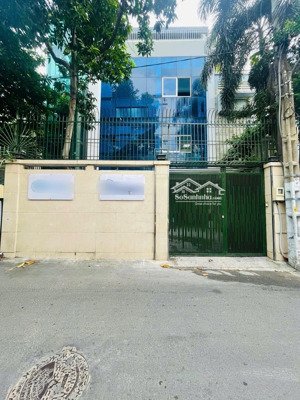 mặt tiền hoàng diệu ngay nguyễn văn trỗi phú nhuận 4 tầng thang máy 270m2 ( 9 x 30 ) giá 126 tỷ.