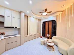 siêu phẩm hoa hậu - kinh doanh nấp nập