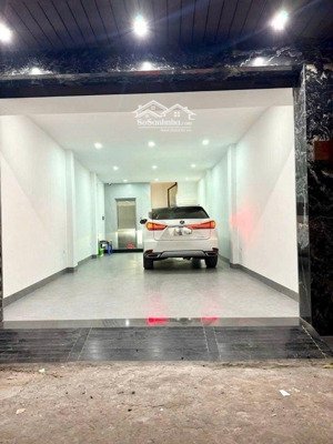 bán nhà ngọc lâm - khu vực hiếm lô góc - ô tô 7 chỗ vào nhà - thang máy