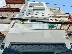 nhà đẹp 3 lầu - 3 pn 4 wc full nội thất
vt: nguyễn văn khối - p.tth (p.9 cũ) - hcm
giá 6tỉ180 tr