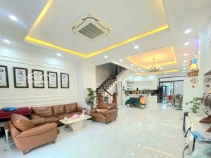 ngay ch,ợ tân hương, vườn lài - nhẹ 9t
nhà mới đẹp ở ngay 4tầng 4pn khép kín