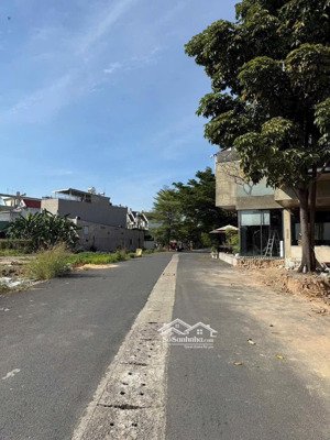 bán đất phú mỹ . dx049 cách huỳnh văn luỹ chỉ 100m đường nhựa 10m
diện tích như hình thổ cu 60m