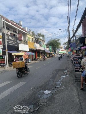 nguyễn văn quá ,dt 6*17 , 2 tầng ,hẻm xe tải thông ,gần chợ ,hàng xóm tân bình ,chỉ nhỉnh 5 tỷ