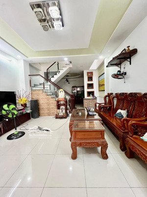 hiến 1 căn, đường 10m thông, nhà có gara oto 94m2 nhỉnh 5tỷ trường lưu, cách nguyễn duy trinh 200m