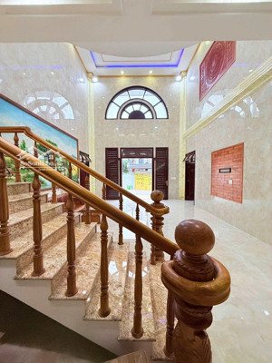 chỉ với 21.68 tỷ sở hữu ngay biệt thự mặt tiền có 102 chơn tâm 9, ngay trung tâm liên chiểu