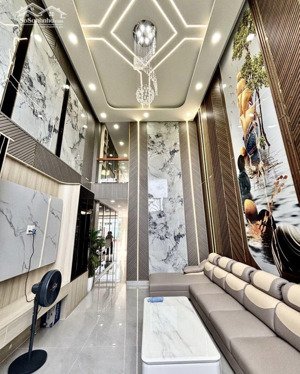 bán nhà siêu phẩm full nội thất thang máy , đường 10m xe tải , khu cao tầng , dân trí cao