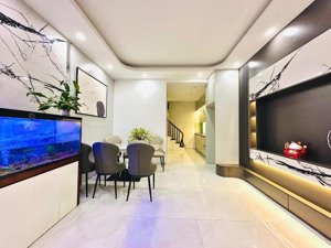 giảm sốc! hoàng quốc việt, nhà mới ở ngay, ngõ 3 gác thông tứ tung, 30m ôtô tránh, 40.5m2*5t