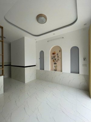 cần bán nhà hẻm xe tải âu cơ- bùi thị xuân- quy nhơn. hướng bắc. dt 40.5m2 ngang 5m4. lô giơi 7m.