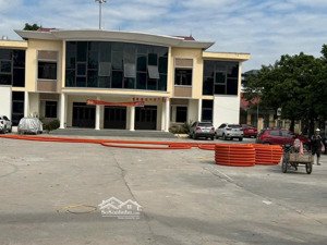 bán nhà siêu đẹp siêu rộng tại độ chàng đại thành quốc oai(hưng đạo) dt:80m2 x 4 tầng,lh:0963270612