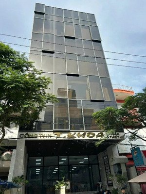 tòa văn phòng 1 hầm 9 tầng mt công viên thanh niên - nguyễn chí thanh; 243m2; dòng tiền 330tr/th