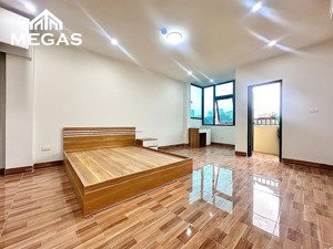 cho thuê studio ban công diện tích rộng 40m2 ngay trung kính, vincom trần duy hưng