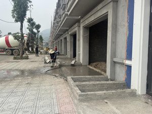 chỉ từ 18tr/m2 sở hữu ngay lô lk ở kđt sẵn sổ ngay trục đường adv - ql6 với hơn 30 tiện ích hạ tầng