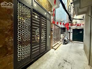 Bán nhà Trường Chinh, Đống Đa, Ngõ thông, Full nội thất xịn sò, 35m2, 9.8tỷ