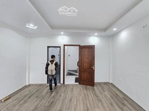 nhà đẹp 5 tầng, 35m đường hoàng mai giá hơn 7 tỷ. - ngõ ba gác. - tặng nội thất. - ngập tràn tiệ