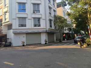 cần bán mảnh đất phân lô giang biên - đất đẹp hiếm có - ô tô tránh - đường 12m vỉa hè 2 bên