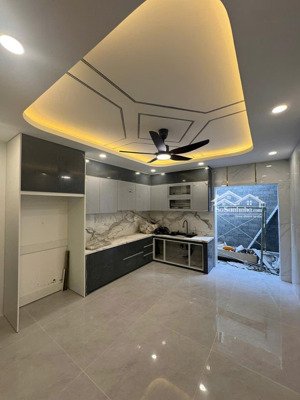 nhà hẻm xe hơi 6m đường gần ngã tư bốn xã, 4x12m, 1 trệt 1 lầu đúc, nội thất cao cấp