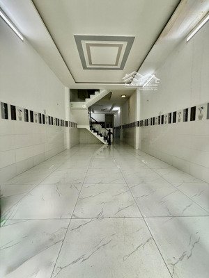 nhà hẻm xe tải đường lê thận - 3,5 tấm - sân thượng lớn gồm 4pn - 3wc