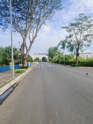 bán 2 lô đất đường 20m ngay cổng vào khu verosa park khang điền.