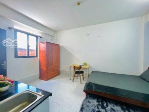 phòng cho thuê cao cấp, nội thất đầy đủ dối diện etown cộng hoà tân bình