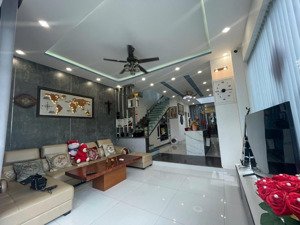 hàng độc quyền bán nhà đẹp 2 tầng đẹp nha trang để lại full nội thất, camera... đường ô tô to