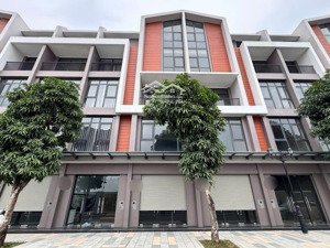 vị trí không thể đẹp hơn: phố biển - cụm chung cư mik trước mặt tiền - công viên kế bên