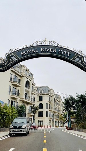 80 hạ lý. quỹ căn ngoại giao mặt đường chính hoàng yến. đã ra sổ hồng. đối diện công viên