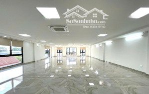 bán tòa văn phòng 9 tầng mặt phố hàng chuối. dt 230m2. mt 11m. vị trí lô góc giữa lòng thủ đô