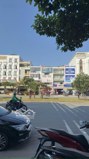 bán nhà khu tên lửa, mt đường vành đai trong, dt 6 x 20m, 3.5 tấm, giá 32 tỷ.