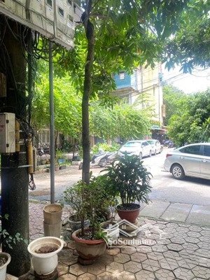 bán tập thể tầng 1 nghĩa tân hai mặt tiền mỗi mặt 8m kinh doanh tốt dt 80m2 giá 6,5 tỷ