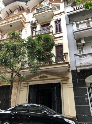 cho thuê nhà ngõ 106 đường hoàng quốc việt. diện tích 60m x 4 tầng mặt tiền 4.5m, đường rộng 8m